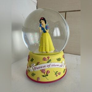 Disney Snow White Snow Globe Fairest Of Them All